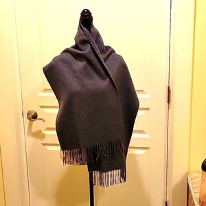 Merino wool scarf. Unisex. Dark gray.